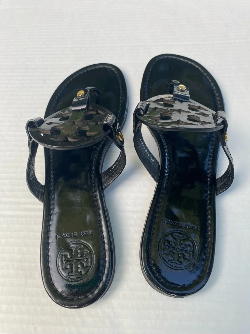 Tory Burch Black Patent Logo Thong Sandals with Gold Accent good condition 🖤✨